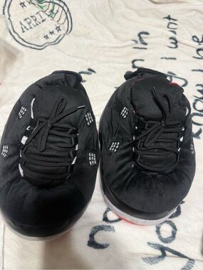 Black Athletic Sneakers - Classic Low-Top Comfort